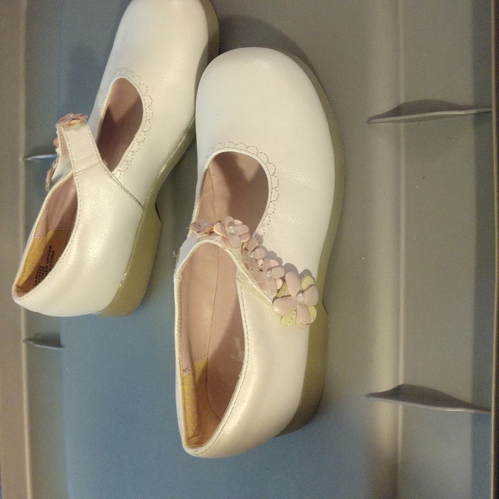 Kids White Mary Jane Shoes with Floral Strap